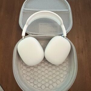 Apple AirPods Max Over-Ear Headphones in White